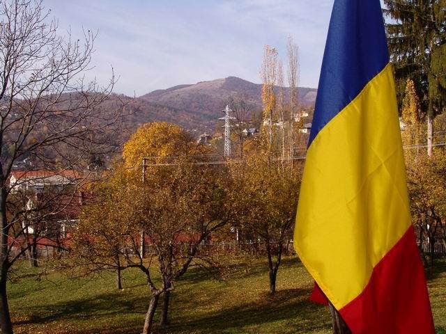 Mii de români s-au alăturat campaniei &quot;Pe tricolor e scris Unire&quot;