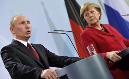 Putin şi Merkel se întâlnesc astăzi la Moscova. Cancelarul german îşi va exprima îngrijorarea referitoare la drepturile omului în Rusia