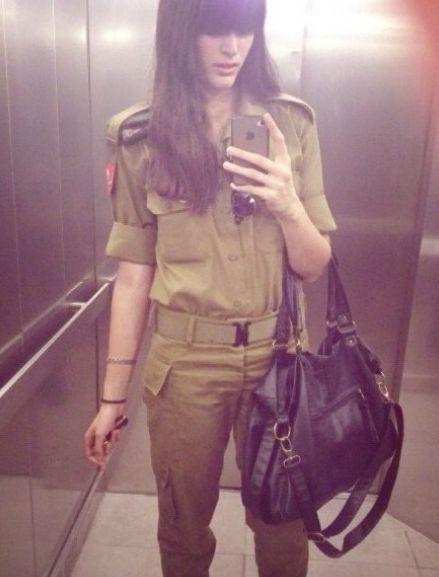 Tinerii care luptă în "războiul speranţelor". Ce fotografii postează pe Instagram soldaţii din Fâşia Gaza 178334