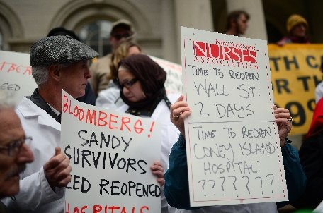 Protest al medicilor în faţa Primăriei din New York: Infrastructura noastră trebuie să funcţioneze!