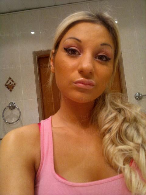 Era o fată normală, dar când s-a decis să facă asta, părinţii au dat-o afară din casă 178600