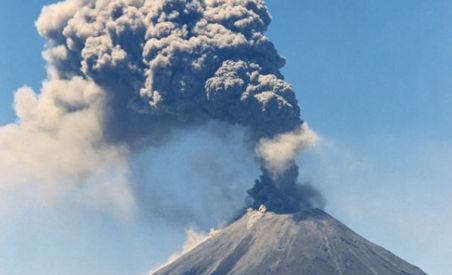 După un secol de &quot;linişte&quot;, vulcanul Tongariro a erupt cu nori de cenuşă