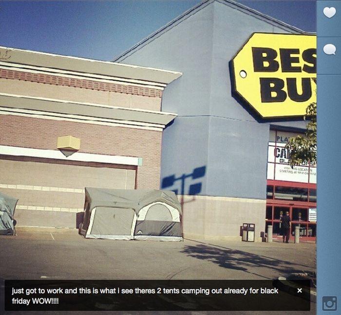 Mii de americani s-au mutat în stradă şi dorm în corturi. Isteria care poartă numele de "Black Friday" 179043