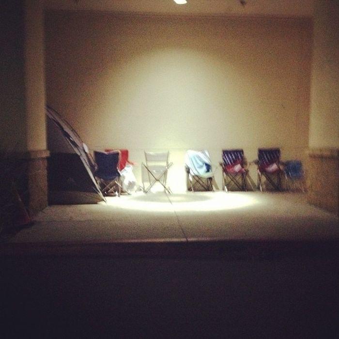 Mii de americani s-au mutat în stradă şi dorm în corturi. Isteria care poartă numele de "Black Friday" 179045