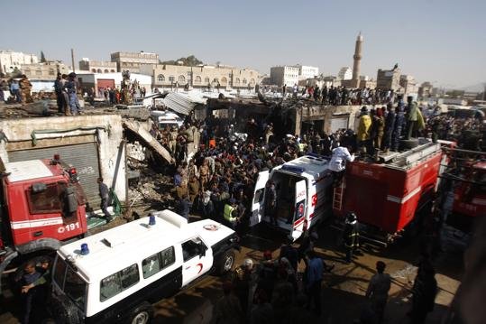 Un avion militar s-a prăbuşit în capitala Yemenului