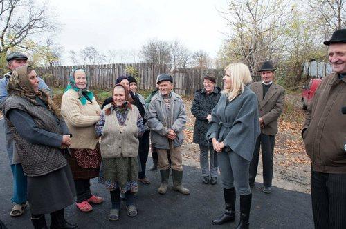 Cine nu se încadrează în peisaj? Ce-a ajuns să facă Elena Udrea de dragul campaniei electorale 179243