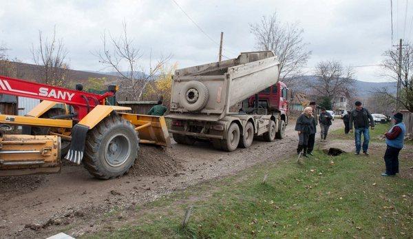 Cine nu se încadrează în peisaj? Ce-a ajuns să facă Elena Udrea de dragul campaniei electorale 179246