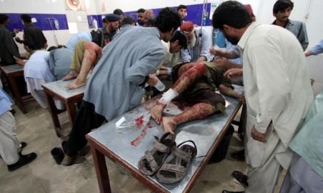 Pakistan. Peste 16 morţi şi 32 de rărniţi, într-un atentat sinucigaş
