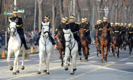 Trafic restricţionat în Capitală, începând de luni, pentru parada militară de 1 Decembrie