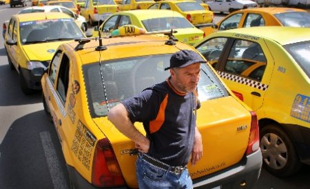 Razie la taxiurile din zona aeroportului din Otopeni. Au fost reţinute 14 certificate de înmatriculare