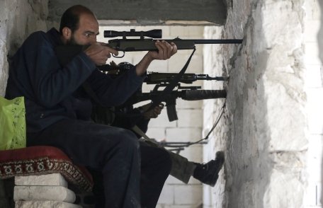 Lupte violente între rebeli şi forţe guvernamentale din Damasc