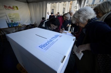 Italienii de stânga îşi aleg viitorul candidat pentru alegerile legislative