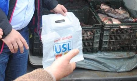 Un candidat ARD şi-a postat pe Facebook poze cu sacoşe USL în mână