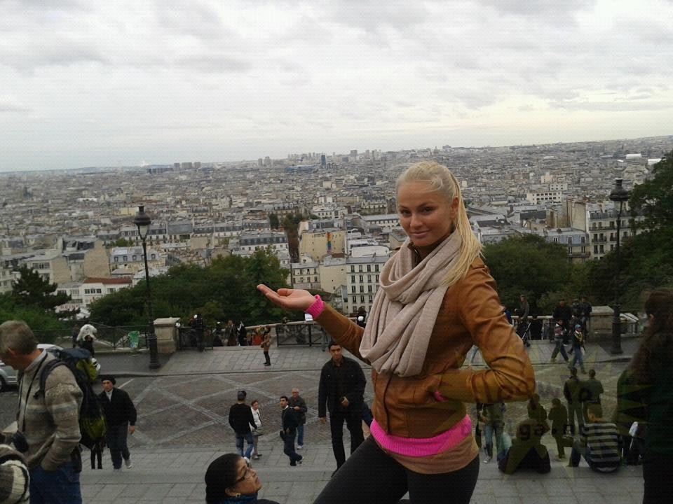 Care este secretul acestei blonde cu chip de înger ce a cucerit Pământul. Nimeni nu ştia asta despre ea 179968