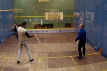 Emil Boc a dat coasa pe racheta de squash. Fostul premier, prezent la turneul desfăsurat la Cluj