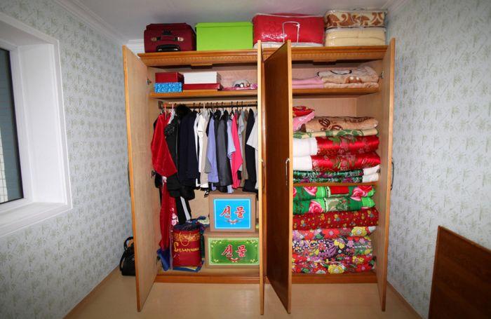 Până unde merge propaganda în Coreea de Nord. Liderul Kim Jong Un a vizitat una din aceste "minuni" 179996