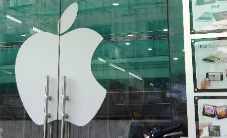 Apple l-a concediat pe managerul diviziei de hărţi, serviciu criticat pentru erorile de navigare