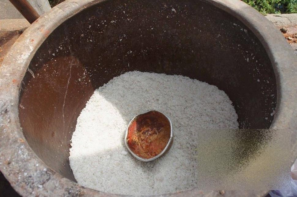 Ce fac chinezii înainte de a pune creveţii pentru export în pungi. Procedeul te va şoca 180226