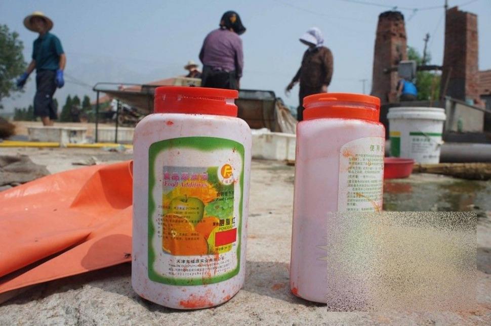 Ce fac chinezii înainte de a pune creveţii pentru export în pungi. Procedeul te va şoca 180229