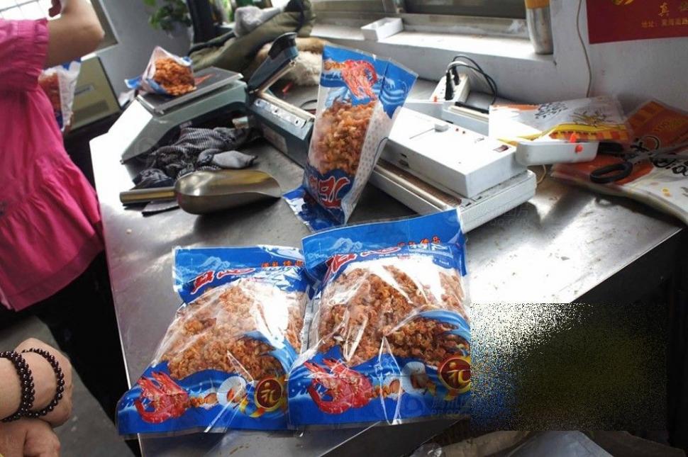 Ce fac chinezii înainte de a pune creveţii pentru export în pungi. Procedeul te va şoca 180236