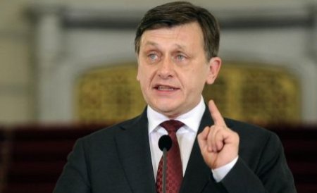 Crin Antonescu îl atacă pe preşedintele Traian Băsescu 