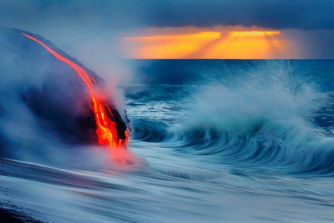 Galerie foto spectaculoasă cu erupţia celui mai activ vulcan de pe Terra. Lava a ajuns în Ocean 180214