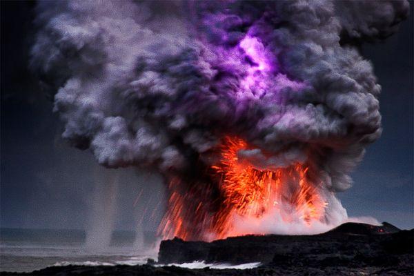 Galerie foto spectaculoasă cu erupţia celui mai activ vulcan de pe Terra. Lava a ajuns în Ocean 180220