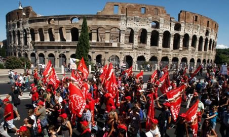 Italia merge spre o recesiune prelungită şi ar putea avea nevoie de ajutor în 2013
