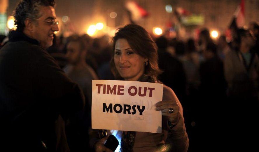 UN MILION  de oameni au protestat în Egipt. Pe străzile din Cairo s-a dezlănţuit dezastrul. Sute de manifestanţi au fost răniţi 180276