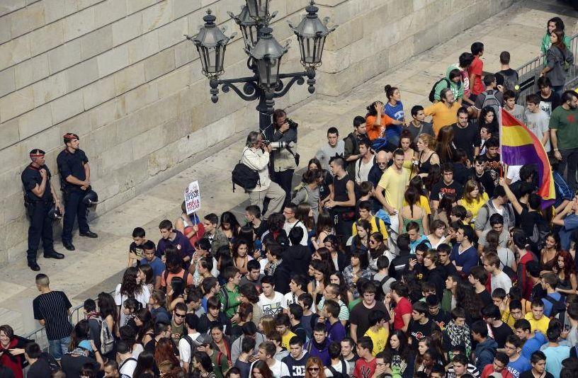 Prima universitate în aer liber s-a deschis în Spania. Cum au protestat profesorii spanioli faţă de măsurile de austeriate 180503