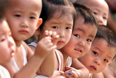 &quot;Promovăm înmulţirea populaţiei&quot;. China ar putea reconsidera legea privind unicul copil