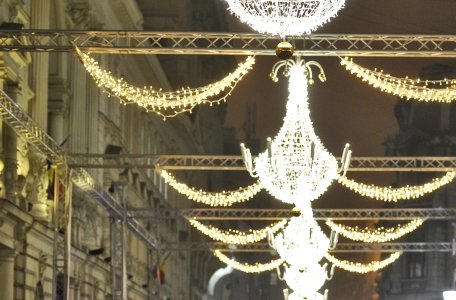 Edilii sectoarelor 3 şi 4 din Capitală au aprins luminile festive pentru sărbătorile de iarnă