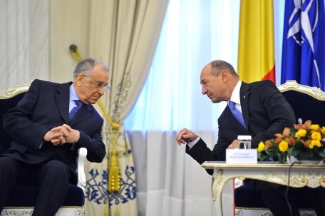 Ion Iliescu nu a stat alături de preşedintele Traian Băsescu: Fiecare pe locul lui