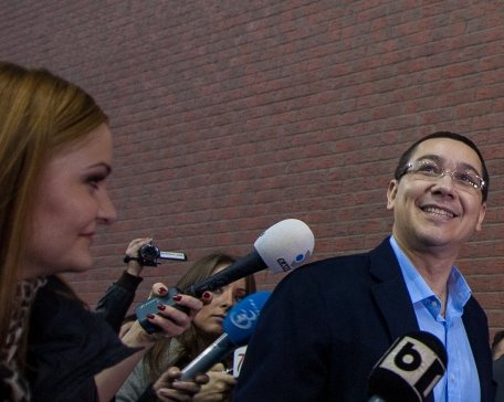 Victor Ponta a aprins iluminatul public de sărbători în Târgu-Jiu