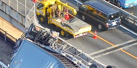 Tokyo. Cinci persoane au murit şi şapte au fost date dispărute, în urma prăbuşirii unui tunel rutier