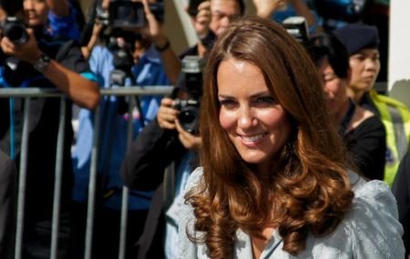 Pericolul care umbreşte bucuria provocată de sarcina lui Kate Middleton. De ce a fost internată în spital Ducesa de Cambridge