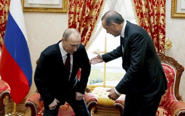 Unul dintre cei mai puternici oameni ai lumii se clatină: Putin nu se mai poate aşeza singur pe scaun