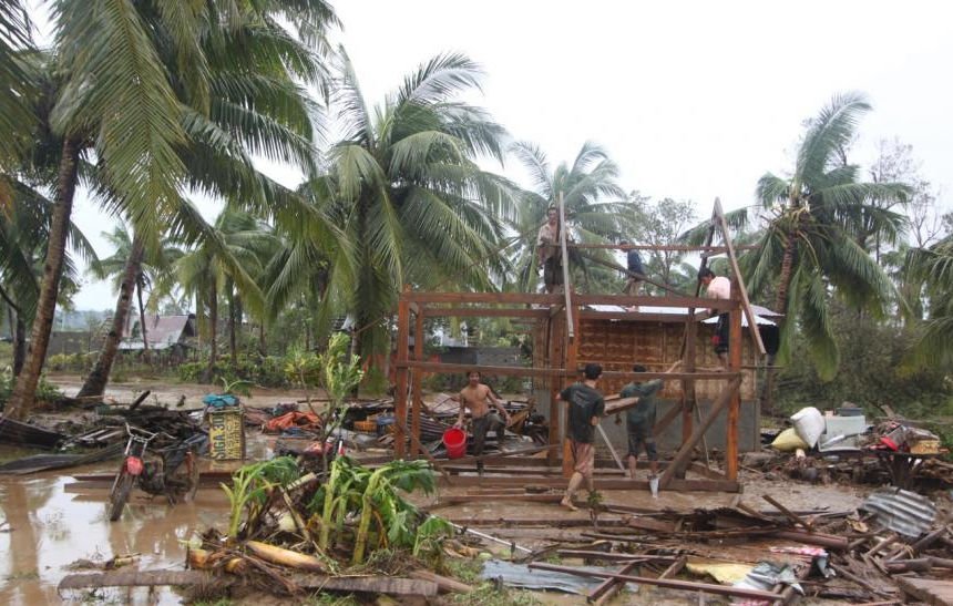 Bilanţul taifunului Bopha în Filipine: Cel puţin 238 de morţi şi sute de dispăruţi 