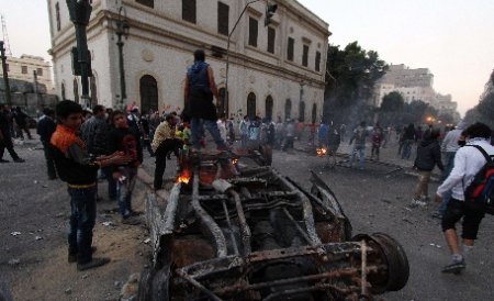 Forţele de ordine au intervenit la Cairo pentru separarea grupurilor de manifestanţi