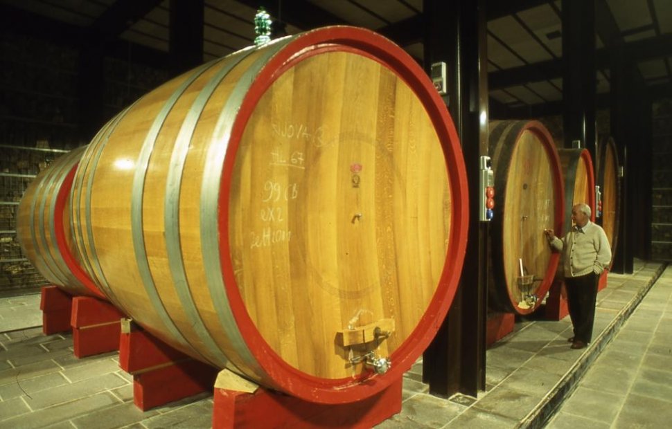 62.000 de litri de vin toscan s-au dus pe apa Sâmbetei