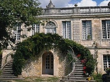 Francezii care l-au întrecut pe Dorel: Au pus la pământ un castel din secolul al XVIII-lea