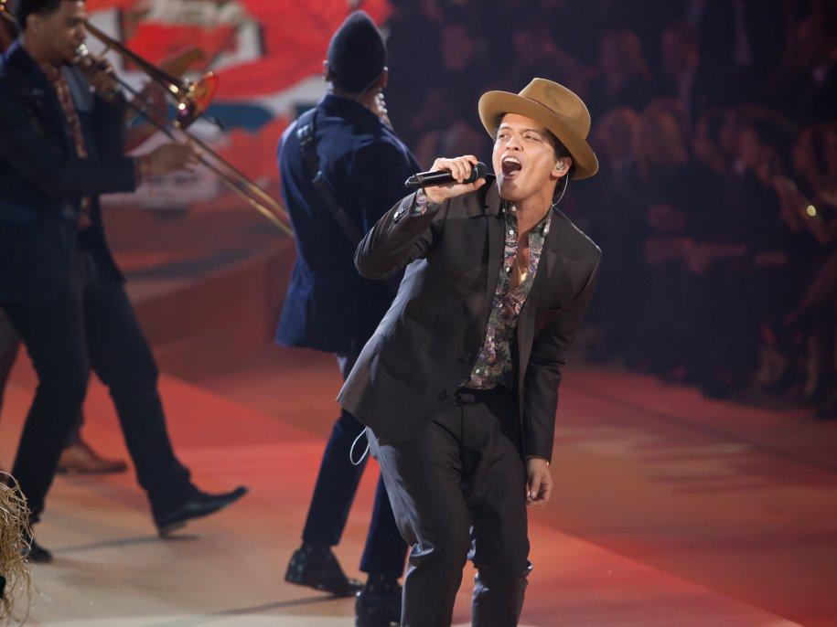 Imaginile la care s-au uitat 1 milion de oameni. Cel mai fierbinte show al Americii, urmărit pe internet de toată lumea 181961