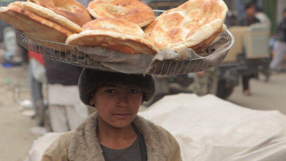 "E ca şi cum am fi martori la sfârşitul lumii, dar nimeni nu poate opri asta". Reportajul făcut de un fost militar american, în Afganistan 182178