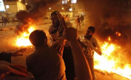 Egipt. Protestatarii anti-Morsi au incendiat sediul Frăţiei Musulmane din Cairo  