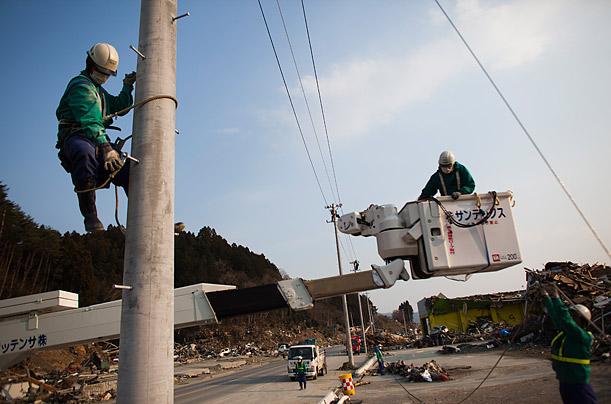 Japonia, greu încercată. FOTOREPORTAJ copleşitor din mijlocul seismului care a lovit ţara în 2011 182152