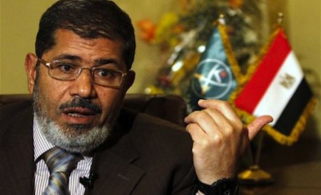 Mohamed Morsi solicită modificarea decretului care îi acordă puteri sporite 