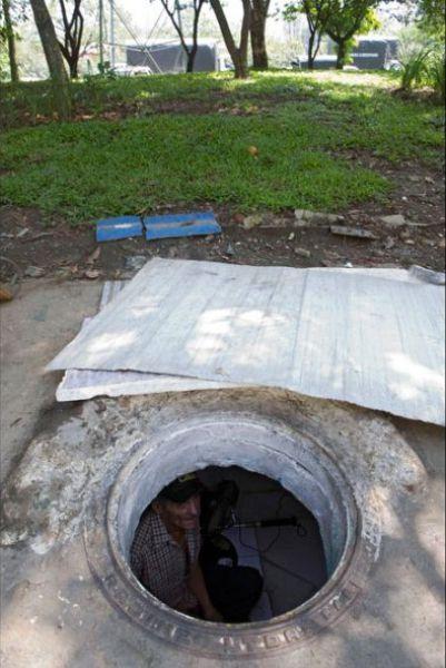 De mai bine de două decenii îşi duc traiul în acest loc. Sărăcia este blestemul lor de zi cu zi 182439