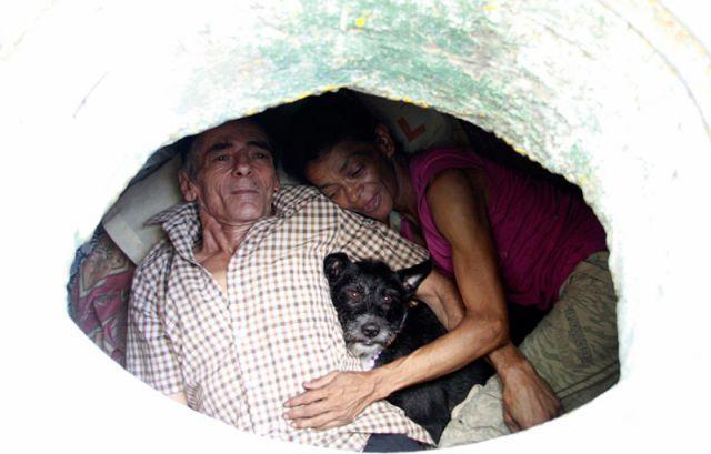 De mai bine de două decenii îşi duc traiul în acest loc. Sărăcia este blestemul lor de zi cu zi 182444