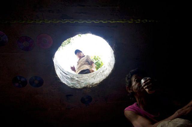 De mai bine de două decenii îşi duc traiul în acest loc. Sărăcia este blestemul lor de zi cu zi 182448