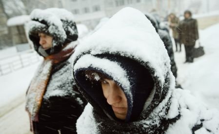 Ministrul Apărării Naţionale: Armata aşteaptă semnal de la autorităţi să intervină în zonele afectate de ninsori